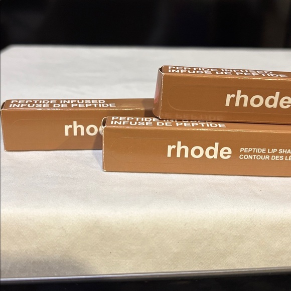 Buyer’s choice: RHODE Peptide Lip Shape - bend, lunge, stretch, flex - Picture 7 of 9